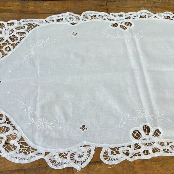 Imperial Elegance Table Runner Doily Dining Room Vintage White 64 x 15 in - Picture 5 of 9